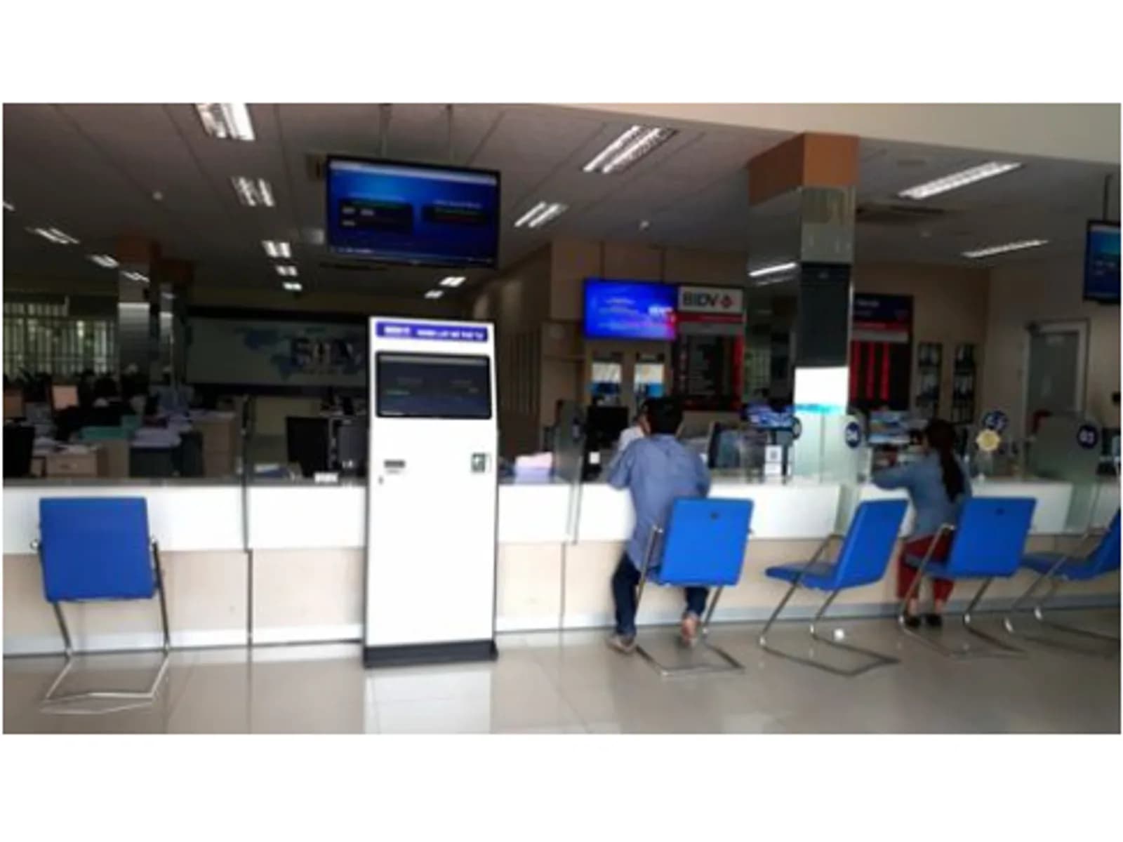 Hệ thống Xếp hàng tự động NGÂN HÀNG COMQ - Thumbnail 7