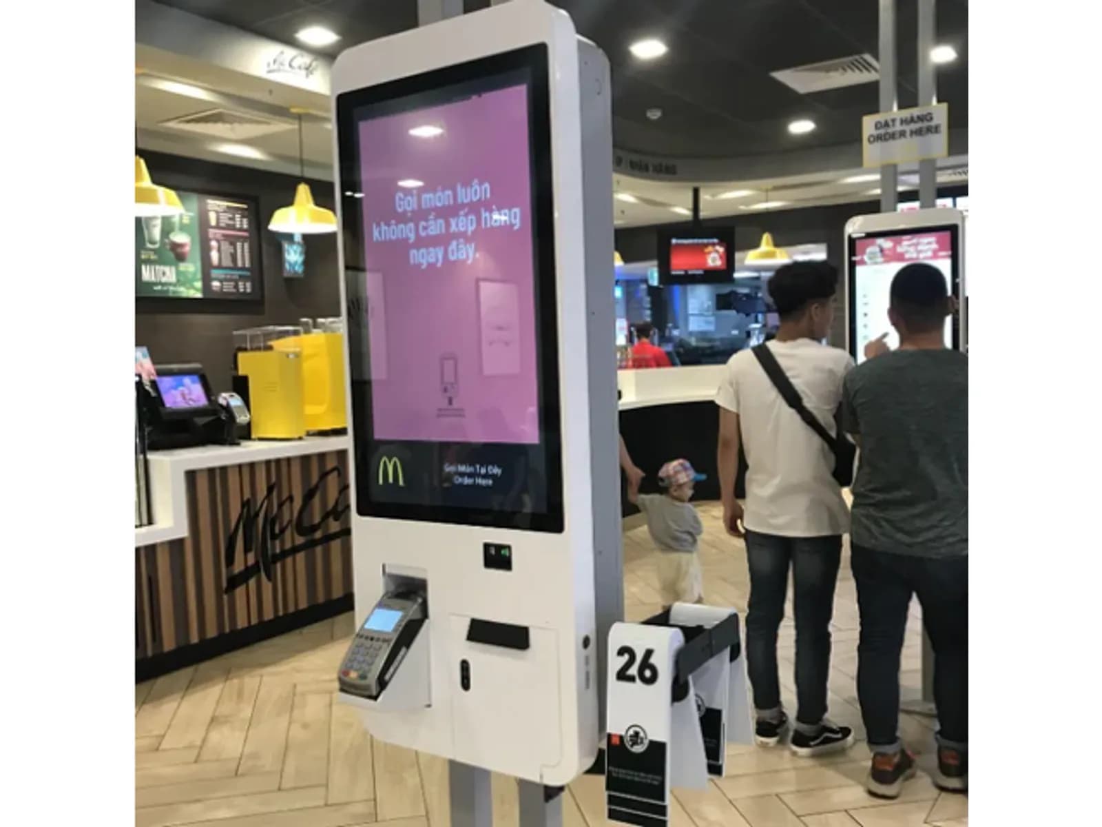 KIOSK Self service COMQ Q-KIOSK 24MMT (Series) - Góc 2: Mặt bên