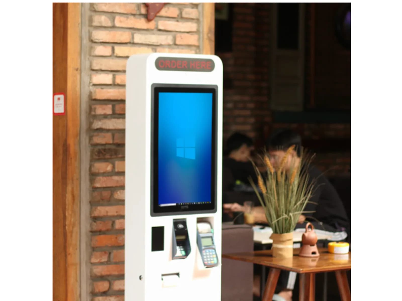 KIOSK Self service COMQ Q-KIOSK 32PMT (Series) - Góc 3: Mặt sau