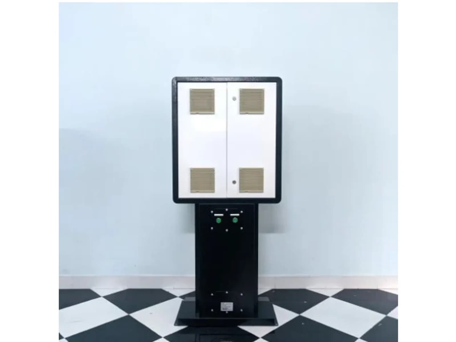 KIOSK Công nghiệp ComQ Q-KIOSK 22PKK (Series) - Góc 3: Mặt sau