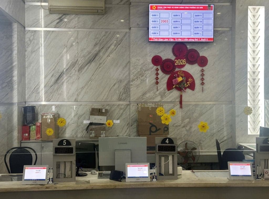 Phường Sài Gòn Hiện Đại Hóa: TTHCC Tin Dùng Hệ Thống Xếp Hàng ComQ - hình ảnh 2